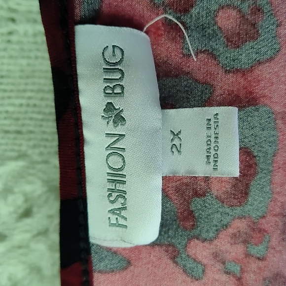 Red Black Fashion Bug 2X Top Metal Accents Leopard Cheetah Print - Picture 13 of 15